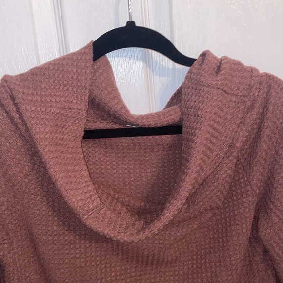 Easel off the shoulder dress - Picture 2 of 7